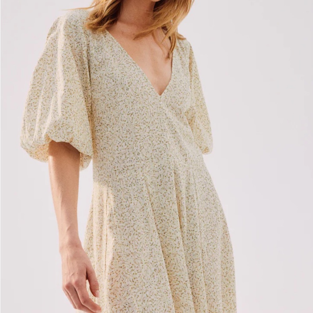 H&M Dainty Flowy Mini Floral Dress Deep V Neck Puff Sleeves Size S